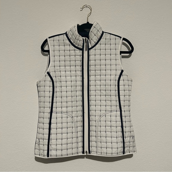 New COLDWATER CREEK Small Reversible Quilted Vest Navy Blue White Pockets Thin - Picture 3 of 10